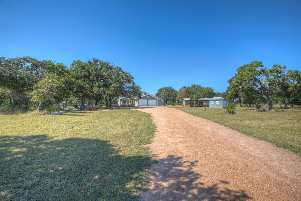 Grey Haus Casita-Peaceful Hill Country Views! Villa Fredericksburg Eksteriør bilde